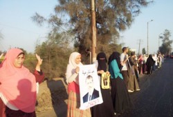 فيديو.. أهالي "قطور" يواصلون حراكهم الثوري بسلسلة بشرية