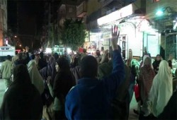 مسيرة ليلية بالورديان تندد بإحالة الثوار لمحاكمات عسكرية