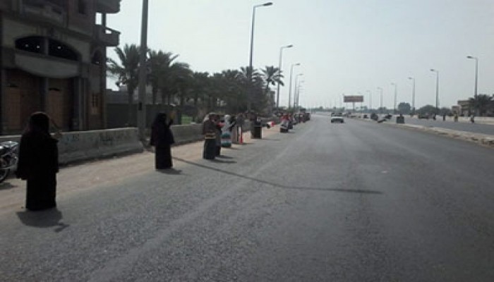 سلسلة بشرية لثوار أبو المطامير تطالب بالقصاص للشهداء