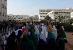 طلاب بني سويف يجبرون الانقلاب على إطلاق سراح الطالبات المحتجزات