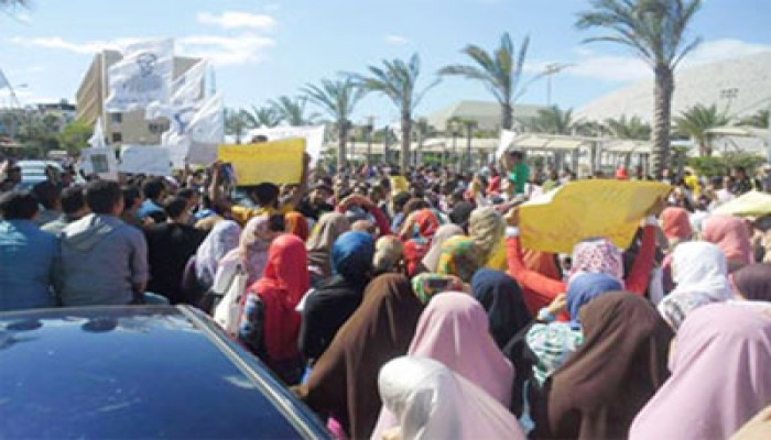 مظاهرة لطلاب علوم الإسكندرية تهتف بالقصاص للشهداء