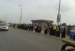 سلسلة نسائية على طريق "الزقازيق- ههيا" تندد بجرائم الانقلاب