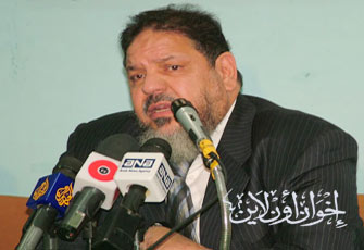 منتصر الزيات يدين الأحكام الجائرة ضد المرشد العام وآخرين