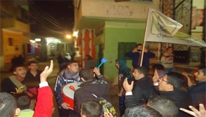 مسيرة شبابية بمدينة الفيوم تهتف بإسقاط الانقلاب