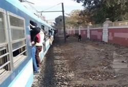 بعد تعطله ساعات.. مترو الأنفاق يسير بأبواب مفتوحة!!