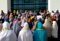 طالبات دمنهور يهتفن "الحرية لمين ولمين كل الجامعة معتقلين"