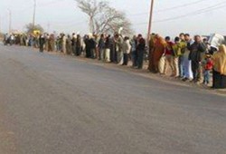 فيديو.. سلسلة بشرية بفاقوس تندد بإرهاب العسكر