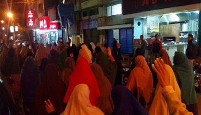 فيديو.. ثوار العامرية يرفضون إرهاب الانقلاب بمسيرة ليلية