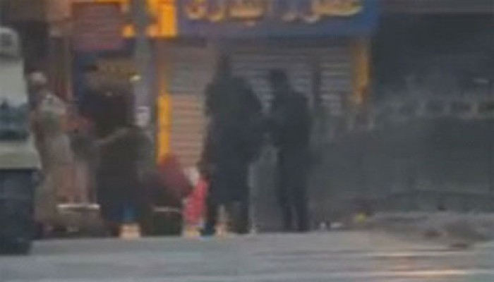 أهالي "الميمون" يتحدون ميليشيات الانقلاب بتظاهرة حاشدة