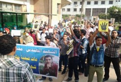 فيديو.. وقفة لطلاب جامعة بنها رفضًا لإرهاب الانقلاب