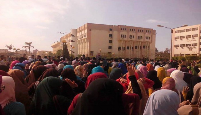 مسيرة حاشدة بجامعة الفيوم في يوم الطالب المصري