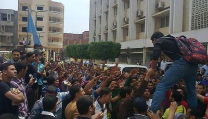 فيديو.. وقفة لطلاب أزهر طنطا تهتف بإسقاط حكم العسكر