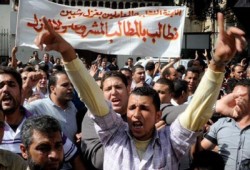 تواصل اعتصام عمال غزل السويس للمطالبة بمستحقاتهم