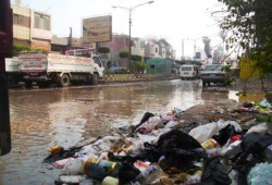 الصرف والقمامة يحاصران شوارع أبو حماد.. والانقلاب يتجاهل