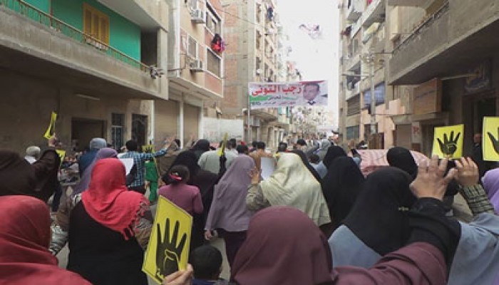 مسيرة حاشدة بمدينة المنيا تهتف "الانقلاب هو الإرهاب"