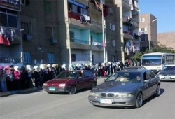 فيديو.. سلاسل بشرية لثوار الإسماعيلية رفضًا لإرهاب الانقلاب