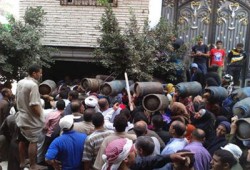 تفاقم أزمة أسطوانات الغاز بالمنوفية.. والانقلاب يكذب