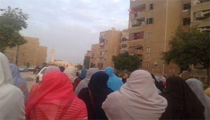 مسيرة نسائية بمدينة أسوان‬ تطالب بمحاكمة قادة الانقلاب