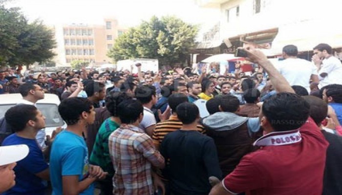 مسيرة بمجمع كليات شبين الكوم تندد بالمحاكمات العسكرية