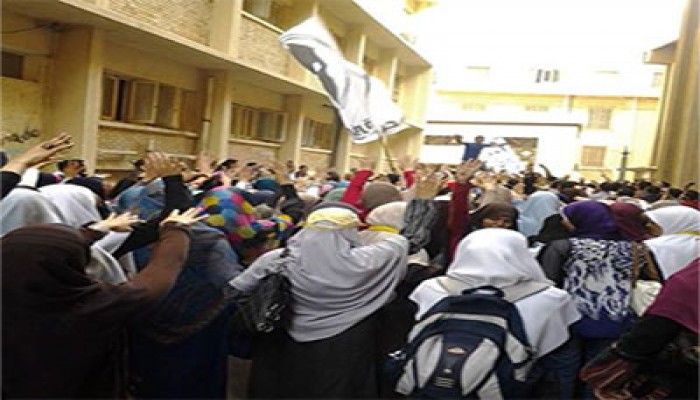 الأمن الإداري بجامعة الإسكندرية يحتجز طالبة رافضة للانقلاب