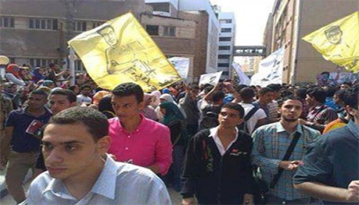 مسيرة لطلاب جامعة الإسكندرية تندد بجرائم العسكر