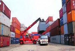 إضراب مستخلصي جمارك بورسعيد احتجاجًا على إتلاف بضائعهم