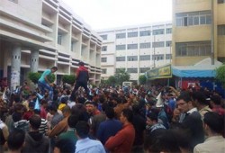 وقفة لطلاب كلية هندسة الزقازيق تندد باختطاف أحد أساتذتهم