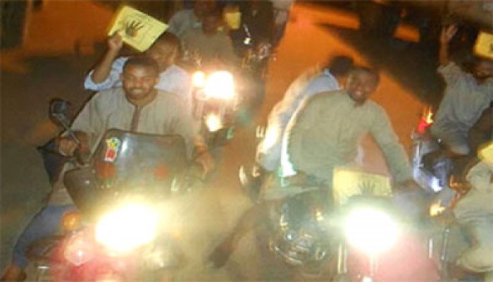 ثوار الدلنجات يواصلون حراكهم الثوري بمسيرة دراجات بخارية