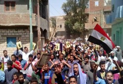 مسيرة لطلاب مدينة المنيا تهتف بإسقاط حكم العسكر