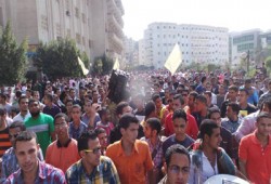 مسيرة طلابية بجامعة بني سويف تندد بمذبحة الدفاع الجوي