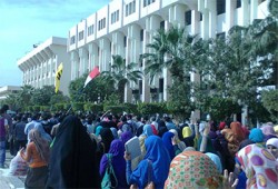 مسيرة بجامعة الفيوم تهتف بالقصاص من قتلة مشجعي الزمالك