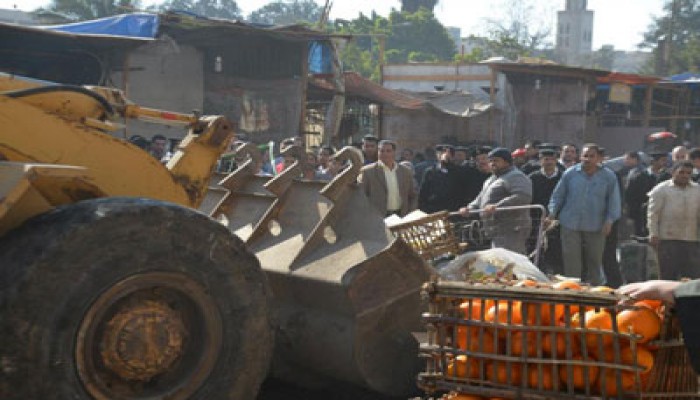 الانقلاب يقطع أرزاق الباعة بالمحلة ويعتدي عليهم وينهب أكشاكهم