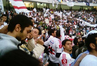 فيديو يكشف اعتداء الأمن المركزي على مشجعي الزمالك