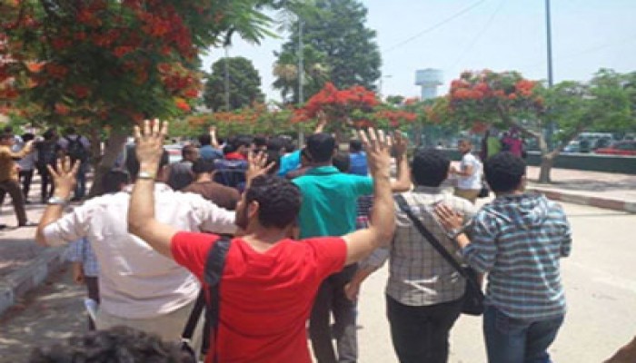 وقفة طلابية بقرية ميت عوام تهتف بالحرية للمعتقلين