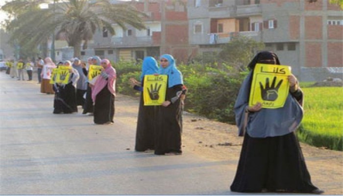 سلسلة بشرية على طريق "طنطا- زفتى" رفضًا لتفويض القتل