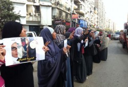 وقفة نسائية ببورسعيد تطالب بالقصاص للشهيد بلال العزبي