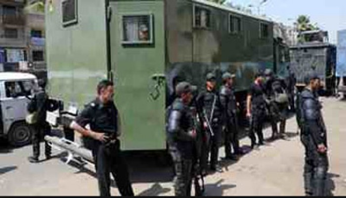 ميليشيات اﻻنقلاب تواصل حصار قرية أويش الحجر