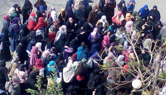 نساء مركز الرياض يهتفن بإسقاط حكم العسكر