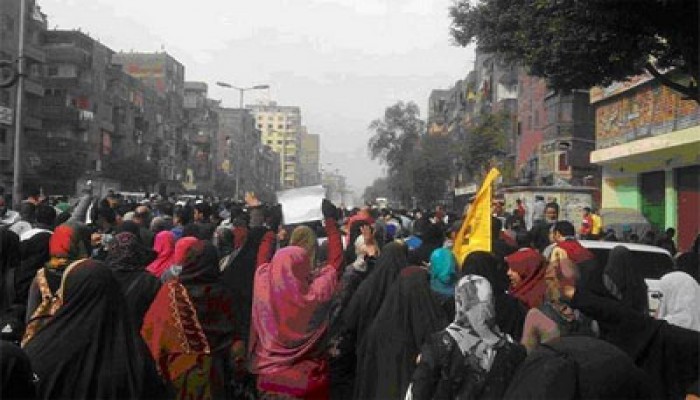 طوفان بشري بالرمل في جمعة الغضب "الإصرار والتحدي"