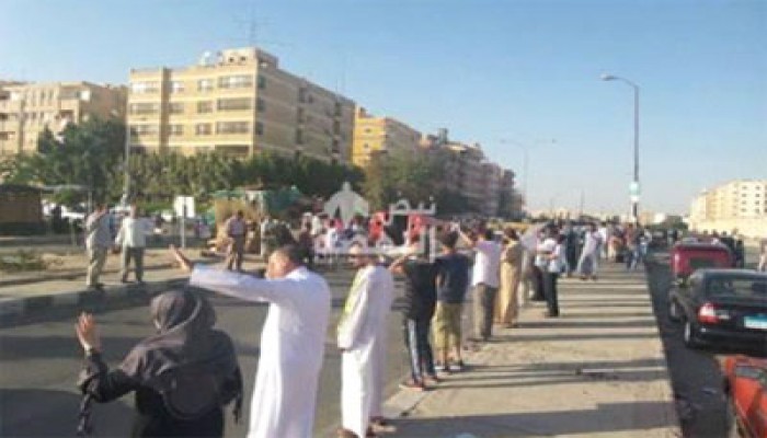 سلسلة بشرية حاشدة لثوار أكتوبر في جمعة "الإصرار والتحدي"