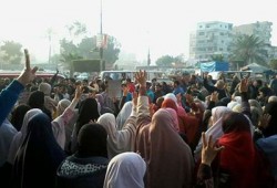 مسيرة نسائية برمل الإسكندرية في ذكرى جمعة الغضب