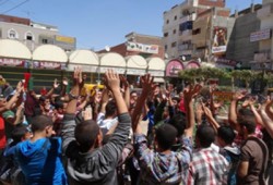 شباب المنصورة يهتفون بعودة الشرعية والقصاص للشهداء