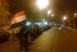 سلسلة بشرية لأهالي مركز دمنهور تطالب بإسقاط الانقلاب