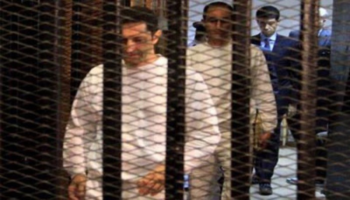 تعليق "نيويورك تايمز" على إطلاق سراح نجلي المخلوع