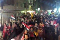 مسيرة حاشدة بالرمل تهتف بإعدام قائد الانقلاب