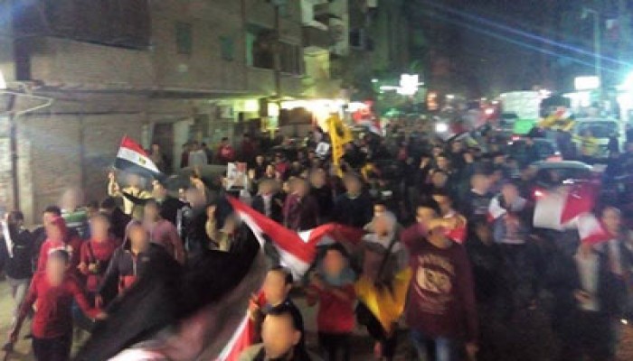 مسيرة حاشدة بالرمل تهتف بإعدام قائد الانقلاب