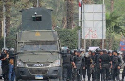 نيويورك تايمز: حكومة العسكر تشن حملة لإخماد الثورة