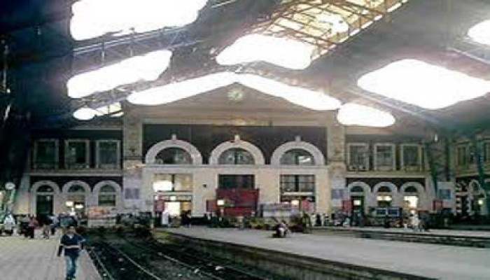 رعب الانقلاب.. وقف حركة القطارات حتى آخر يناير