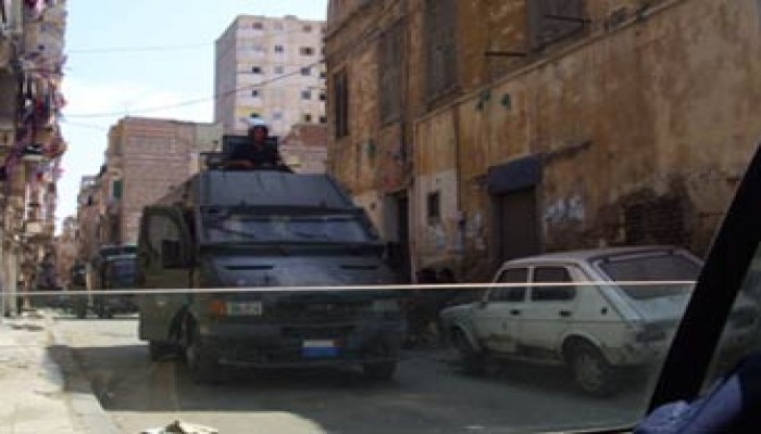 الثوار يردعون مدرعات أمن الانقلاب في شوارع المطرية