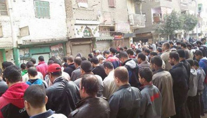 ثوار شبرا الخيمة يؤدون صلاة الغائب علي شهداء يناير